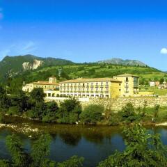 Отель Parador De Cangas De Onis Кангас-де-Онис приотельная территория фото 2