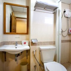 Отель Nida Rooms Triple 6 Stadium Landmark Бангкок ванная фото 2