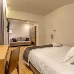 Glyfada Hotel сейф в номере