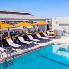 Отель Le Parc Suite Hotel США, Уэст-Голливуд - отзывы, цены и фото номеров - забронировать отель Le Parc Suite Hotel онлайн бассейн фото 3
