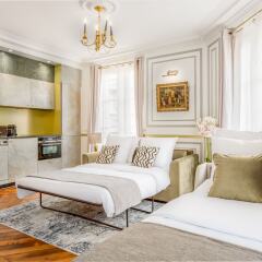 Отель Sunshine 2 bedroom - Luxury at Louvre Париж комната для гостей фото 2
