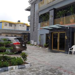 Kings Celia Hotel & Suites парковка