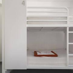 Factory House Hostel сейф в номере