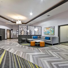 Отель Hampton Inn & Suites Los Angeles Burbank Airport Лос-Анджелес комната для гостей