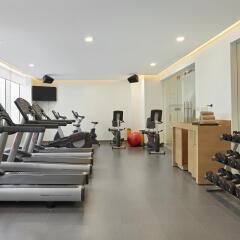 Отель Hyatt Place Dubai Baniyas Square фитнесс-зал