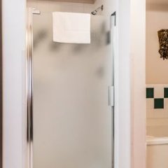 Econo Lodge Inn & Suites in Manitou Springs, United States of America from 113$, photos, reviews - zenhotels.com bathroom