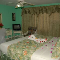 Отель PinkHibiscus Guest House комната для гостей
