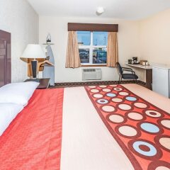 Отель Super 8 by Wyndham Calgary/Airport Канада, Калгари - отзывы, цены и фото номеров - забронировать отель Super 8 by Wyndham Calgary/Airport онлайн комната для гостей фото 5