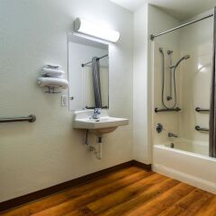 Отель Motel 6 Los Angeles - Whittier США, Уитиер - отзывы, цены и фото номеров - забронировать отель Motel 6 Los Angeles - Whittier онлайн ванная