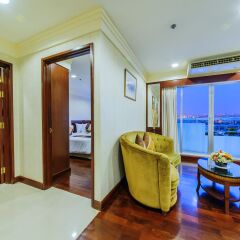 Отель Prince Suite Residence Managed by Prince Palace комната для гостей фото 5