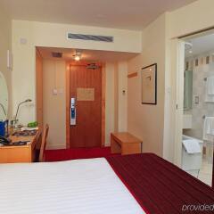 Отель Holiday Inn London - Kensington сейф в номере