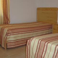 Отель Parque Mourabel, Oasis Village, Pe do Lago Португалия, Пешао - 1 отзыв об отеле, цены и фото номеров - забронировать отель Parque Mourabel, Oasis Village, Pe do Lago онлайн комната для гостей фото 2