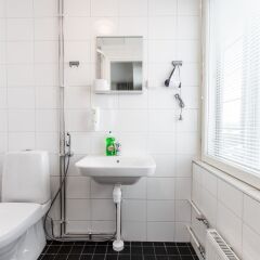 Отель Forenom Aparthotel Helsinki Herttoniemi ванная фото 2