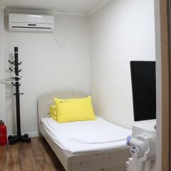 Отель 24 Guesthouse Namsan Garden сейф в номере