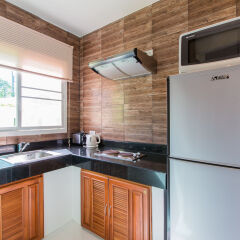 Отель Lemon Tree Naturist Phuket Niharn Beach в номере