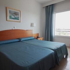 Cala Ferrera Hotel сейф в номере