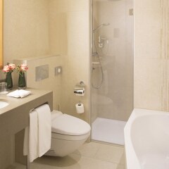 Отель Relais Des Halles Париж ванная фото 2