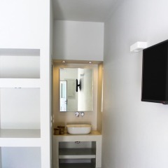 Отель Sea La Vie Beachfront Suites Греция, Остров Санторини - отзывы, цены и фото номеров - забронировать отель Sea La Vie Beachfront Suites онлайн сейф в номере