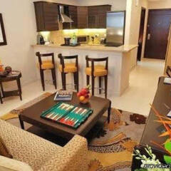 Отель Golden Tulip Suites Dubai комната для гостей