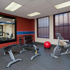 Отель Hampton Inn Indianapolis Downtown Across from Circle Centre фитнесс-зал фото 2