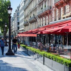 Отель Rue de Bassano by Onefinestay городской автобус