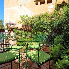 Апартаменты Trevi Lovely Terrace Apartment спортивное сооружение