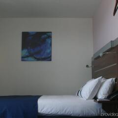 Отель Holiday Inn Express Marseille - Saint Charles, an IHG Hotel Франция, Марсель - 4 отзыва об отеле, цены и фото номеров - забронировать отель Holiday Inn Express Marseille - Saint Charles, an IHG Hotel онлайн комната для гостей фото 5