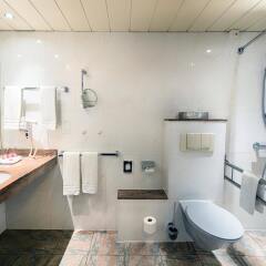 Leonardo Hotel Düsseldorf Airport - Ratingen ванная