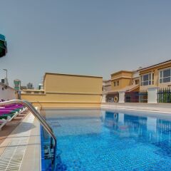 Отель J5 Villas Holiday Homes - Barsha Gardens бассейн