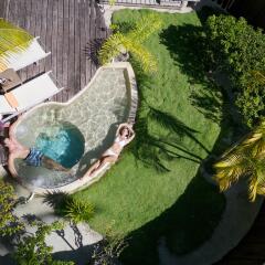 Отель Bora Bora Pearl Beach Resort бассейн