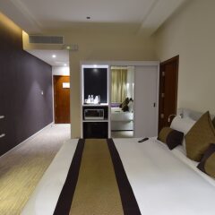 Отель Novotel Suites Riyadh Dyar сейф в номере