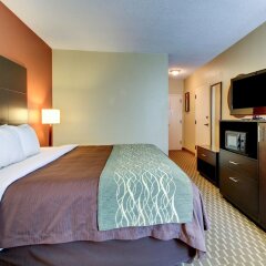 Отель Comfort Inn Meridian сейф в номере
