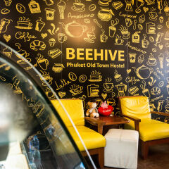 Отель Beehive Phuket Old Town - Hostel Таиланд, Пхукет - отзывы, цены и фото номеров - забронировать отель Beehive Phuket Old Town - Hostel онлайн гостиничный бар