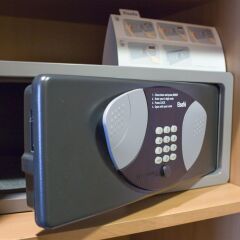 Отель Ibis Poznan Centrum Познань сейф в номере