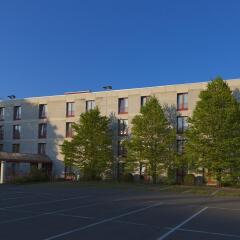 Отель Movenpick Hotel Zuerich-Airport Швейцария, Глаттбруг - 2 отзыва об отеле, цены и фото номеров - забронировать отель Movenpick Hotel Zuerich-Airport онлайн парковка