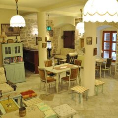 Отель Hostel Old Town Kotor Черногория, Котор - отзывы, цены и фото номеров - забронировать отель Hostel Old Town Kotor онлайн питание фото 2