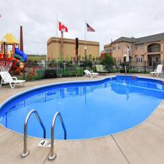 Отель Econo Lodge At The Falls North США, Ниагара-Фолс - отзывы, цены и фото номеров - забронировать отель Econo Lodge At The Falls North онлайн бассейн фото 3
