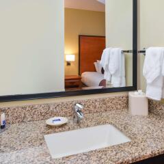 Отель Best Western Plus Cascade Inn & Suites ванная