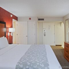 La Quinta Inn by Wyndham Tampa Bay Airport in Tampa, United States of America from 127$, photos, reviews - zenhotels.com guestroom