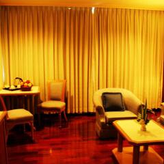 Grand Tower Inn Rama VI Hotel развлечения