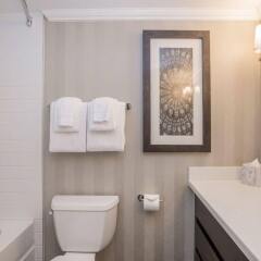 Отель La Grande Residence Vancouver at The Sutton Place Hotel Канада, Ванкувер - отзывы, цены и фото номеров - забронировать отель La Grande Residence Vancouver at The Sutton Place Hotel онлайн ванная