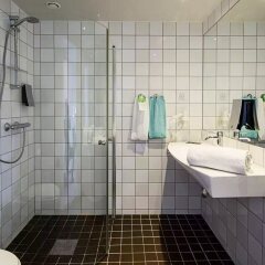 Отель Scandic Sluseholmen Дания, Копенгаген - отзывы, цены и фото номеров - забронировать отель Scandic Sluseholmen онлайн ванная