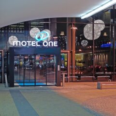 Отель Motel One Wien-Westbahnhof Вена гостиничный бар