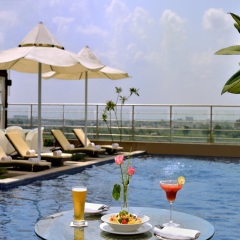 Отель Radisson Blu Jaipur бассейн