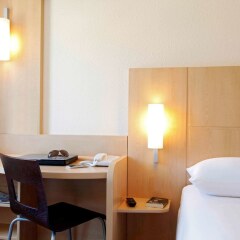 Отель Ibis Marseille Centre Gare Saint Charles удобства в номере