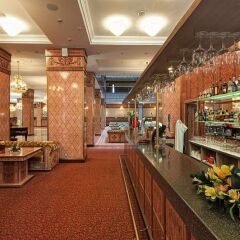 Гостиница Royal Hotel Spa & Wellness в Ярославле - забронировать гостиницу Royal Hotel Spa & Wellness, цены и фото номеров Ярославль гостиничный бар