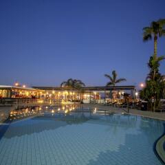 Limanaki Beach Hotel бассейн
