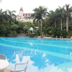 Clifford Golden Lake Hotel бассейн