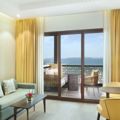 Отель DoubleTree by Hilton Resort & Spa Marjan Island 5* Стандартный номер с двуспальной кроватью фото 10