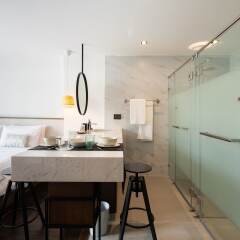 Warm Window Silom - Hostel Бангкок в номере